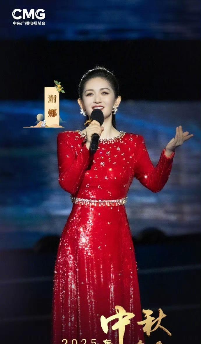 现在全网最开心的主持人，自从《快乐大本营》停播后，就很少看到谢娜主持节目了，