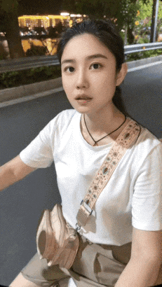 嘴硬一时爽，板砖拍头上。