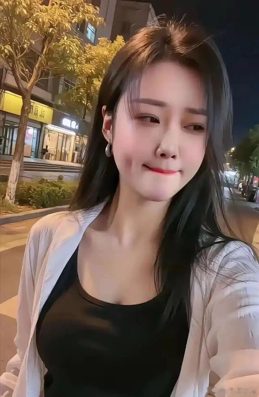 98年女生相亲刚聊半小时，对面男生突然问“你以前跟人同居过吗”女生当场卡壳，只能