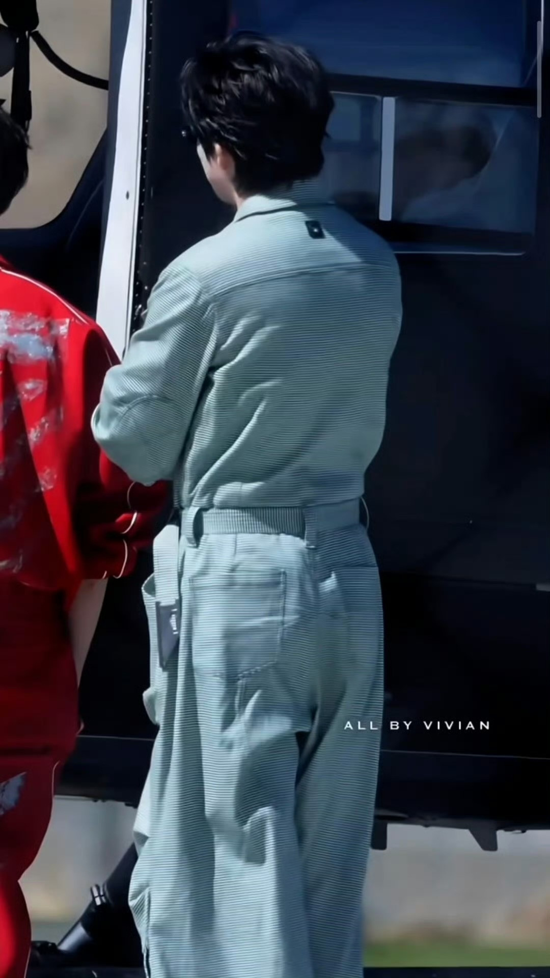 刘宇宁飞行员造型路透刘宇宁这套飞行员造型有点酷嗷，有没有导演给递本子啊，想看宁机