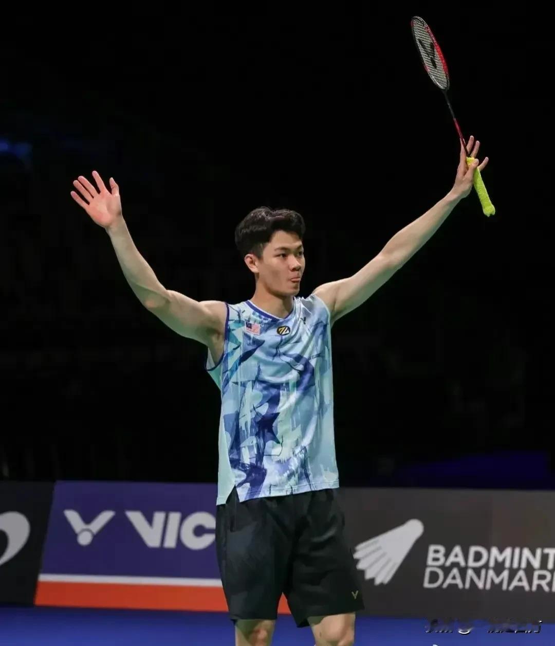 马来西亚羽毛球公开赛男单首轮，李梓嘉在家门口迎来复出首战，结果以12-21、17