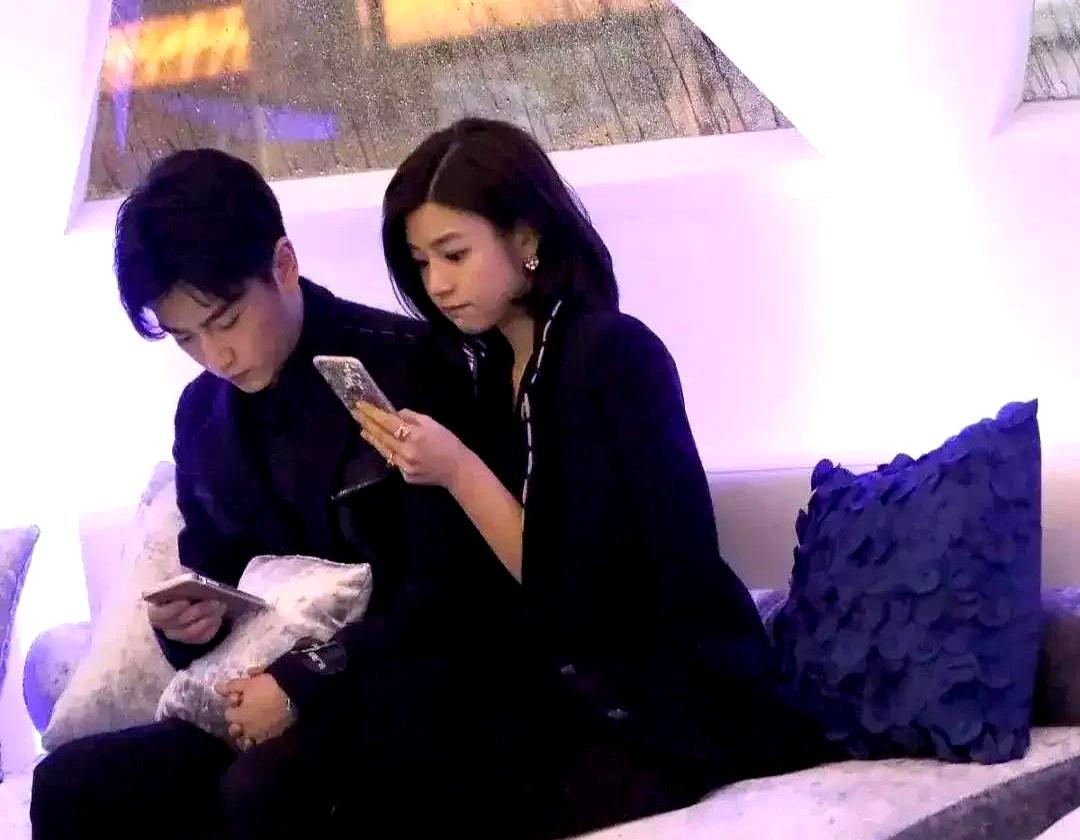 九年婚姻归零他们最后一次同框，是去年2月18号一起按下发送键，告诉所有人