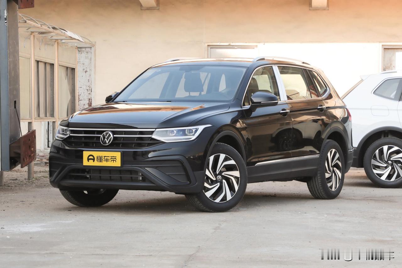 上汽大众途观L龙腾版这低配版卖得比高配还火，挺有意思。它车长4米7多，空间宽敞，