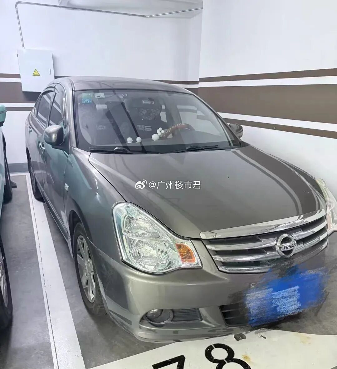 广州车主集体吐槽：车位越停越挤，开门都得爬出来？近期不少业主群热议停车难题，楼