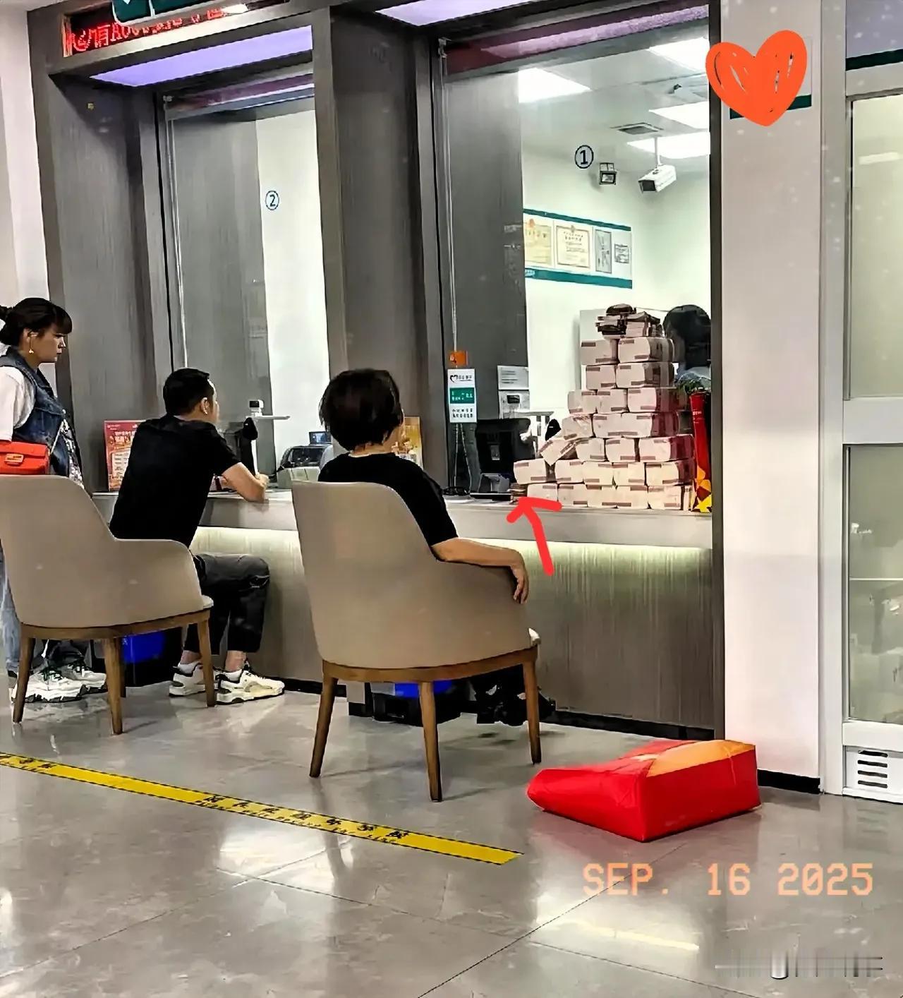 家里在银行上班的姐姐发话了，让我把到期的定期存款取出来！我有点疑惑……恰好今