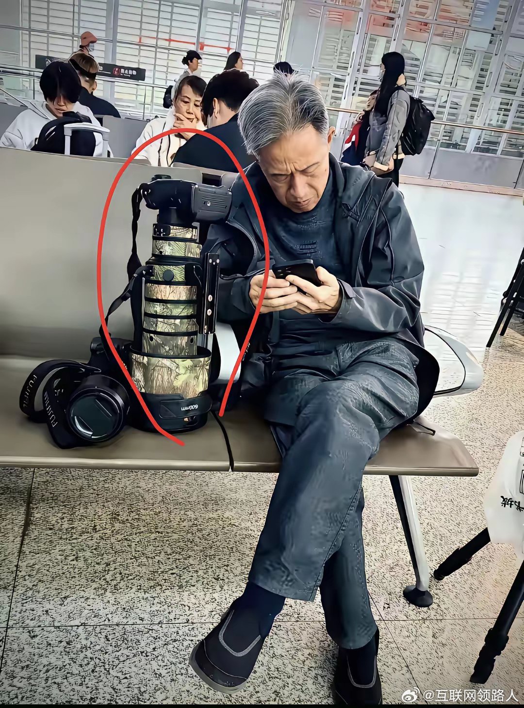 大叔这设备一看就是专业的，没一万块估计真拿不下来吧。