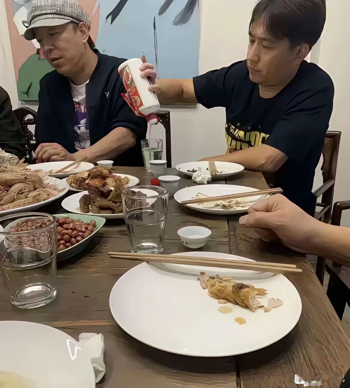 这小茅台酒喝的，一看就是有钱人[赞]