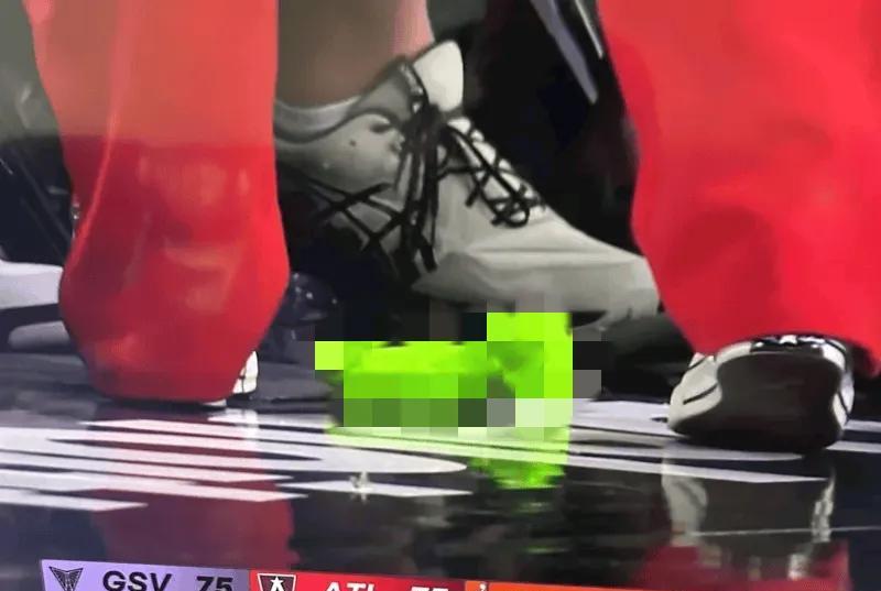 成人玩具惊现赛场怎么办？为女裁判的果敢点赞美国人真能胡闹，他们不管文明观赛那一