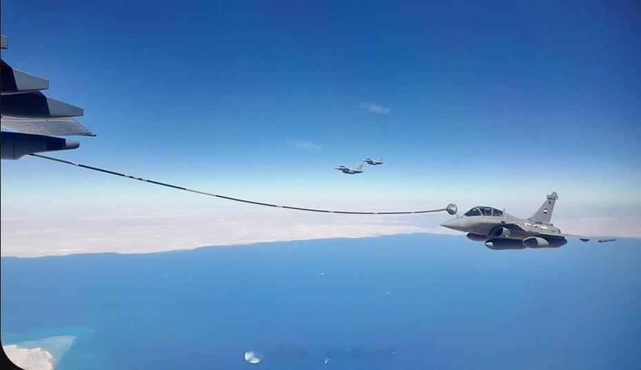 兵器影像中国空军运油20为埃及空军阵风战斗机进行空中加油​​​