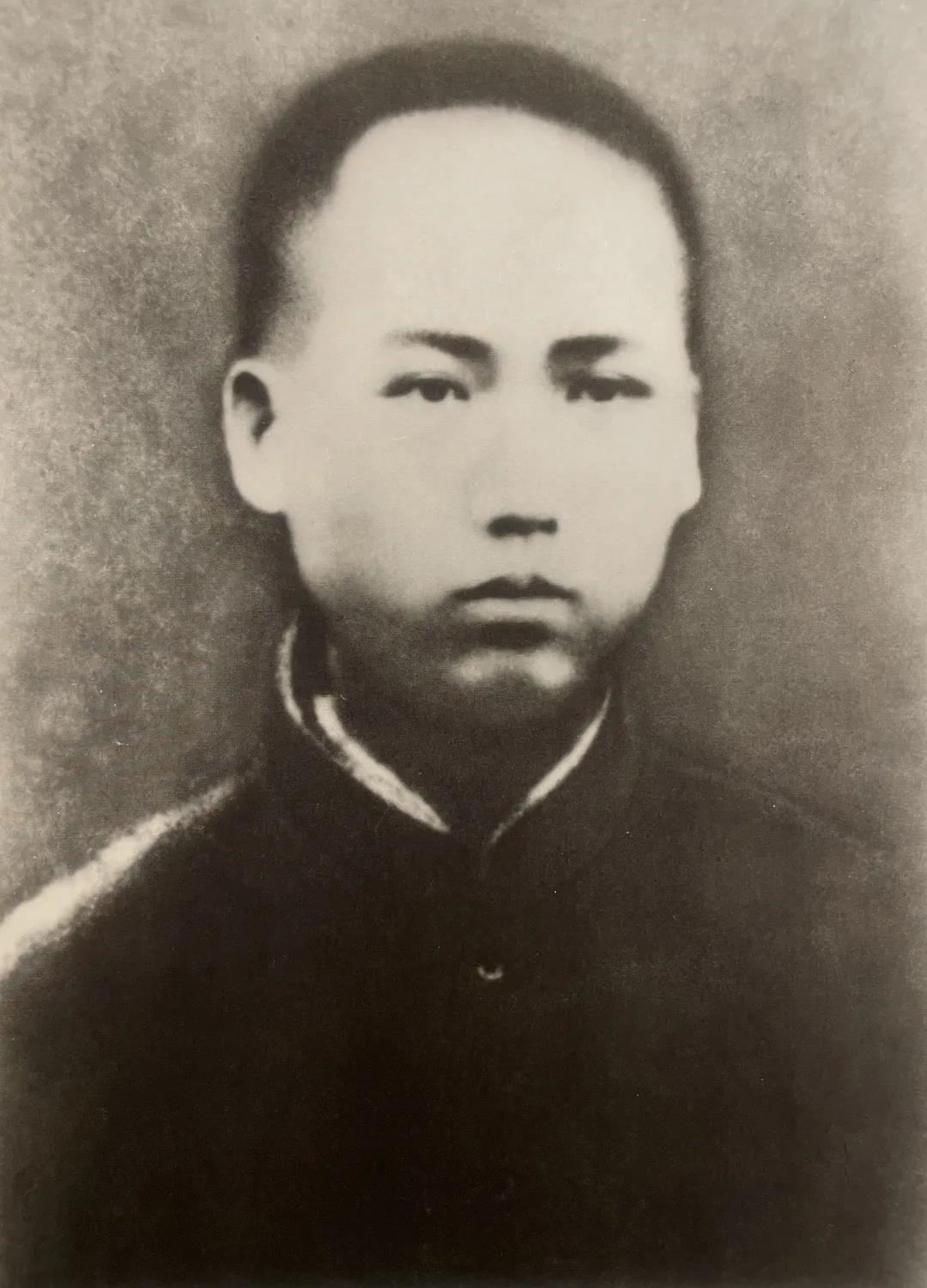 毛泽东曾孙毛东东走进湖南一师眉宇间神似学生时代的教员。​​​