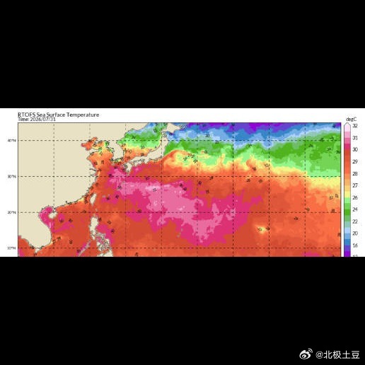 🌀白海豚直接冲上17级以上，中心风速62米/秒，气压跌到915百帕，今年第一