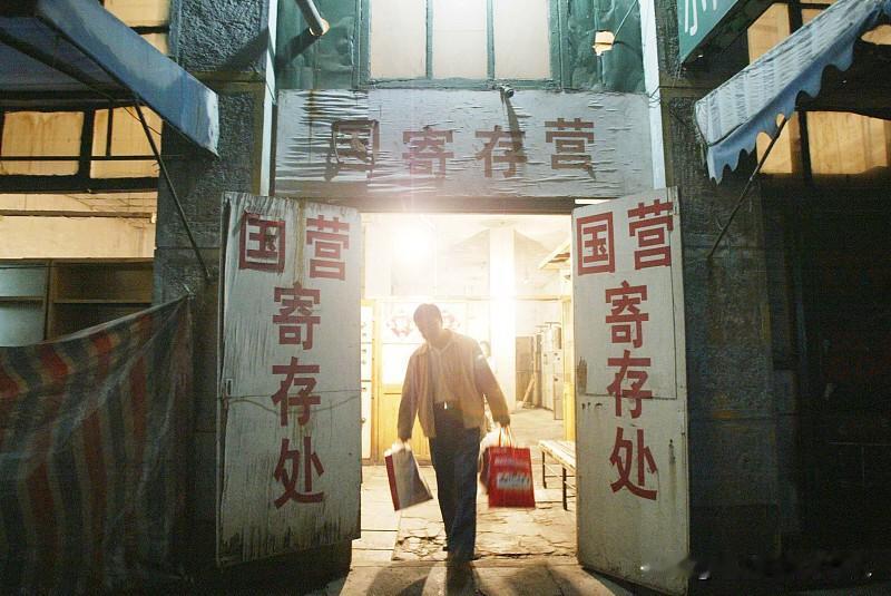 八九十年代，国企倒下绝不是因为工人吃大锅饭，没积极性。这些都是某些人为维护私有