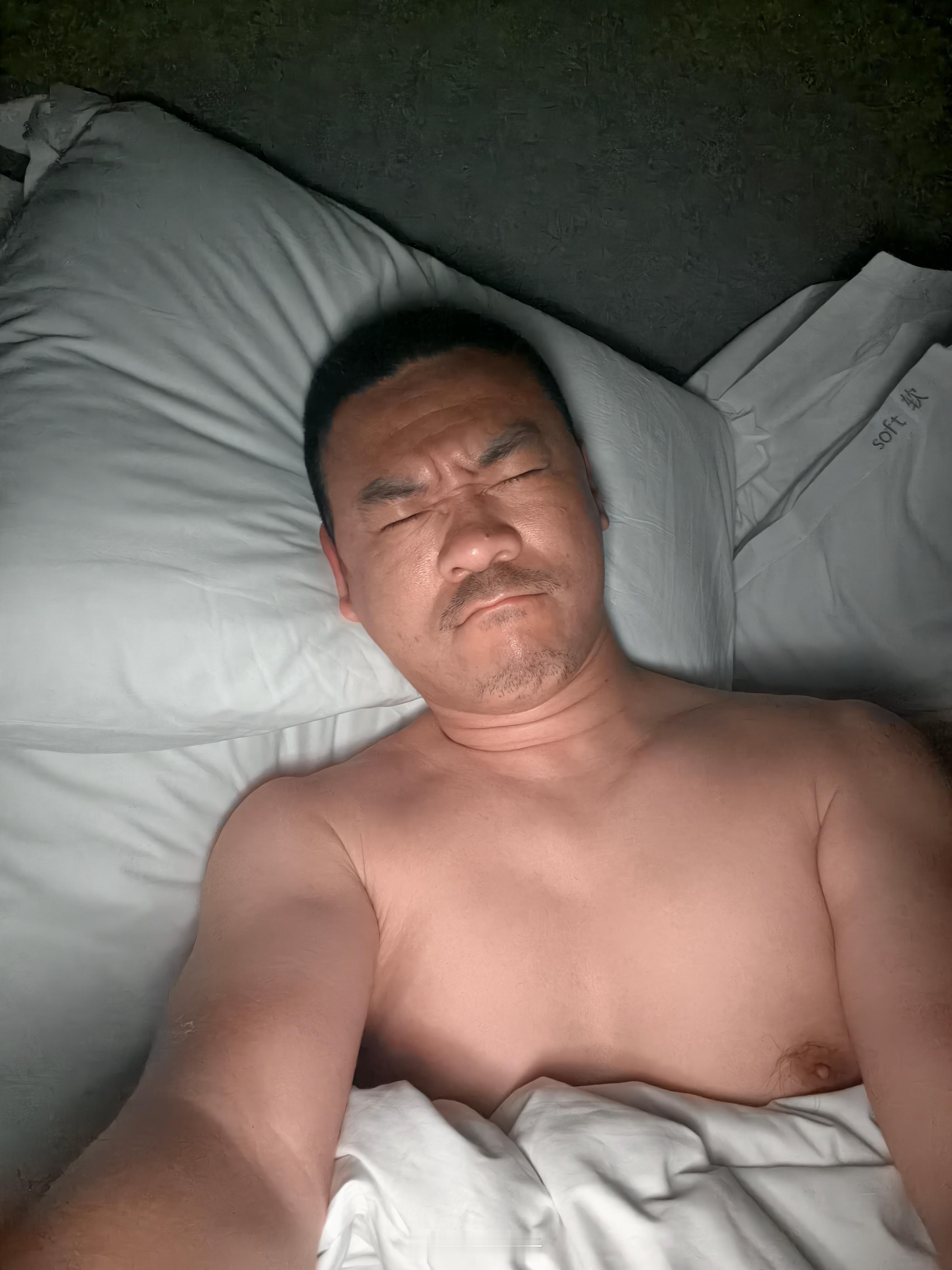 早上好！一会朕要去趟开封府！爱卿们可有愿随朕同往的啊？开封
