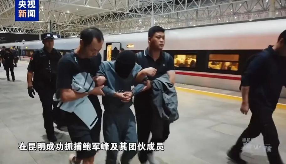 佤邦这块地方，水从来就没清过。近来网上到处在传鲍军峰的事，仿佛佤邦要变天似的。说