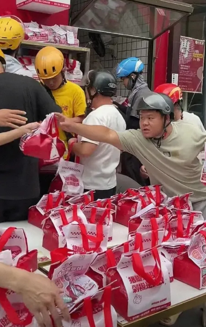 送不过来，根本送不过来呀！全是京东外卖，不管小哥怎么跑，也根本送不过来。有些店