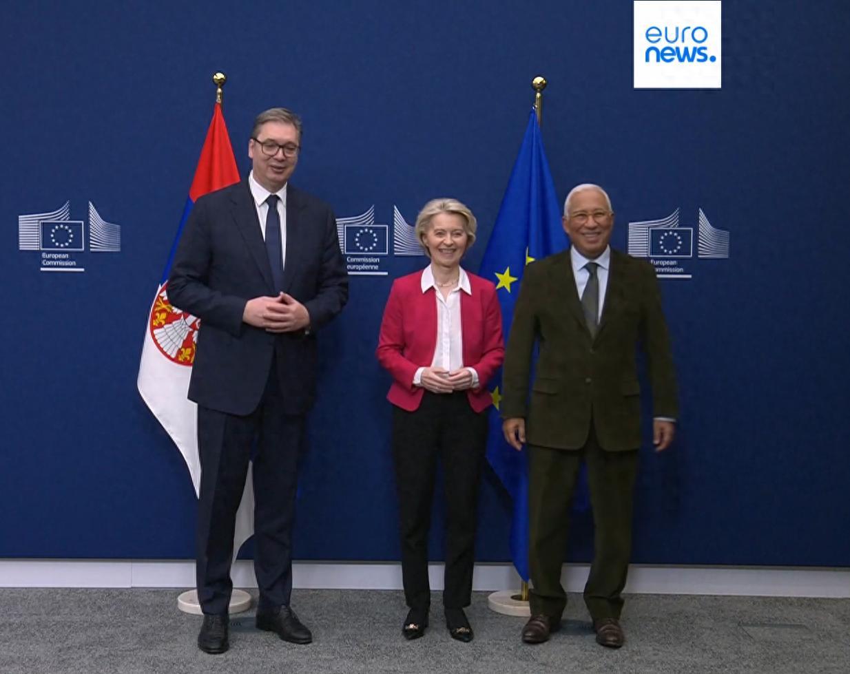 “我刚收到莫斯科的消息……”武契奇与冯德莱恩低语被意外录下，后者打断谈话12