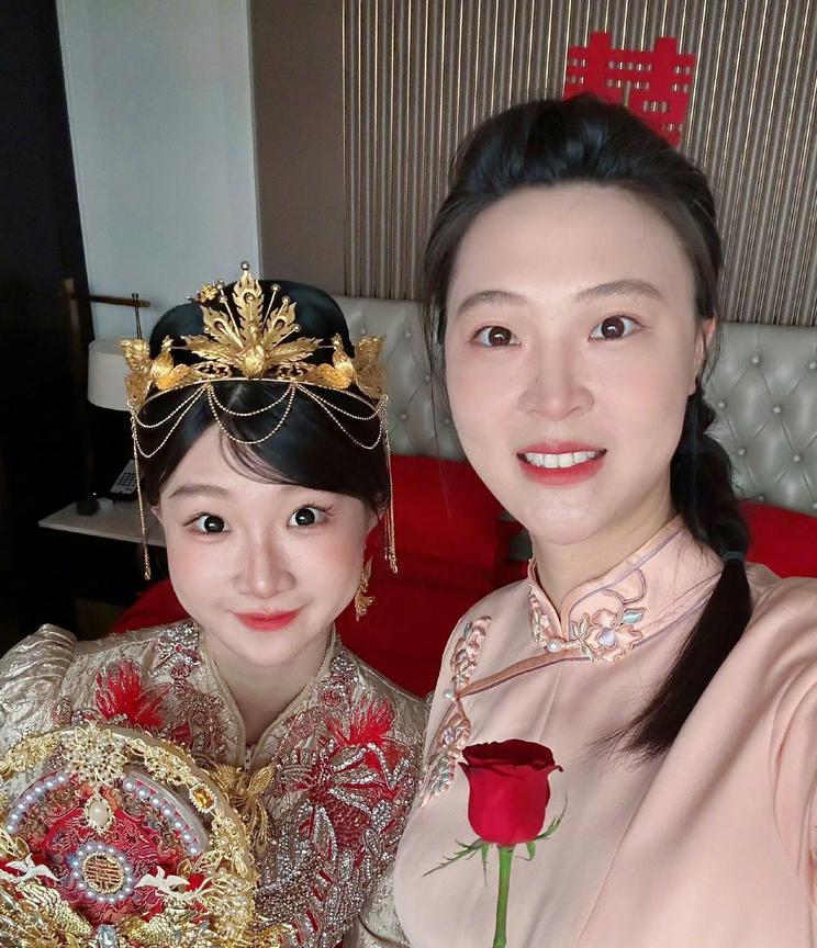 惠若琪因今日妹妹结婚和中国女排赢球，高兴地称真是双喜临门，同喜同贺！6月21日