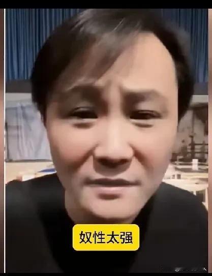 闫云达为何这么痛恨郭德纲？郭德纲曾经的大徒弟，前几年突然宣布退出德云社，并还回