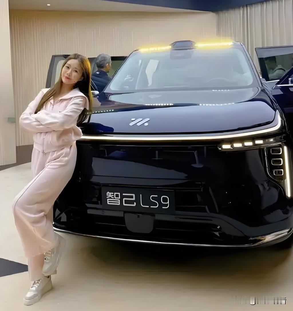 三十万级卷王！智己LS9开着爽坐着奢，家用商用全拿捏家人们谁懂啊！试驾完上