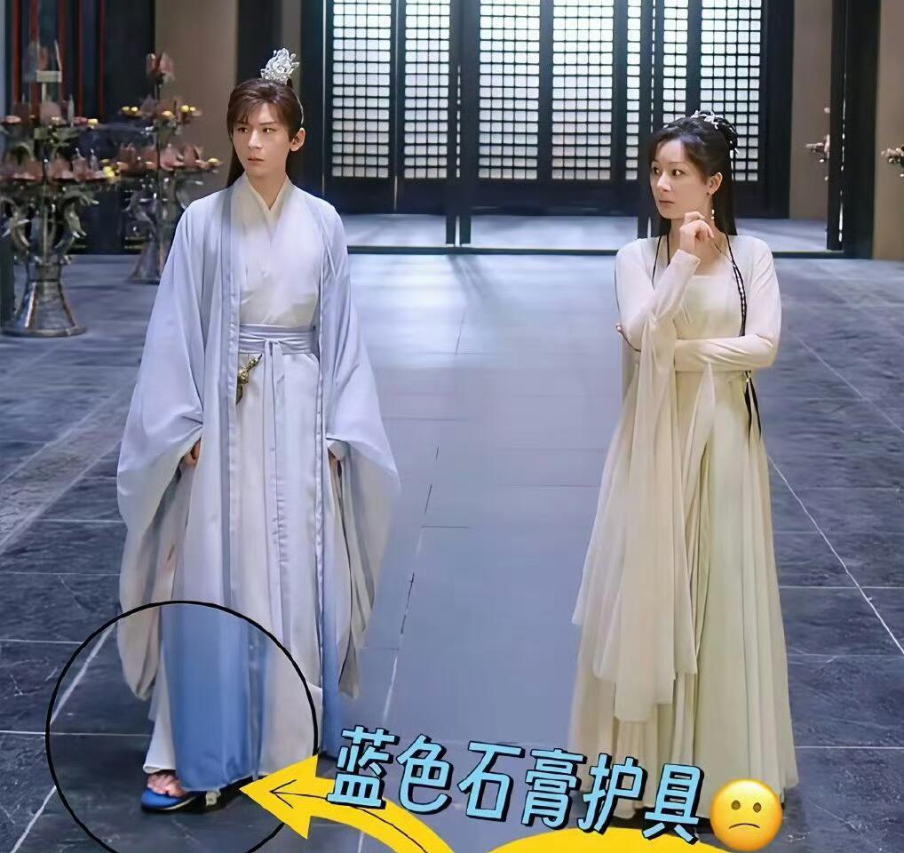 原来成毅当年所谓的穿帮“拖鞋”是固定器