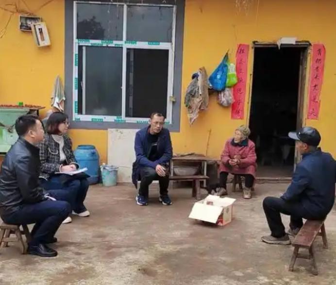江西一名15岁少年遭遇人生至暗变故！双亲离世仅百余天，尚未走出悲痛阴影。自家田地