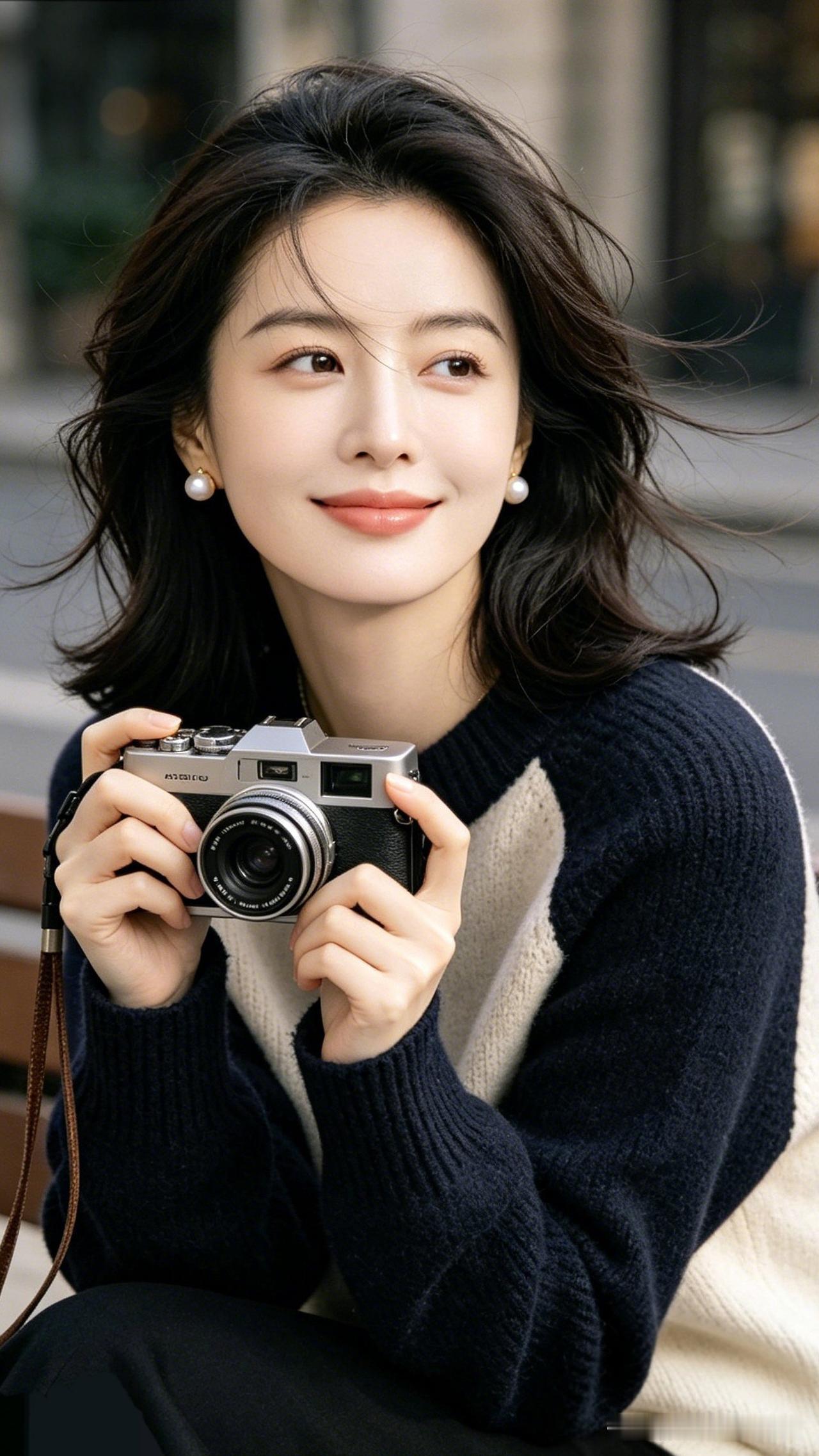 元气少女街拍，手持相机，微笑迷人！