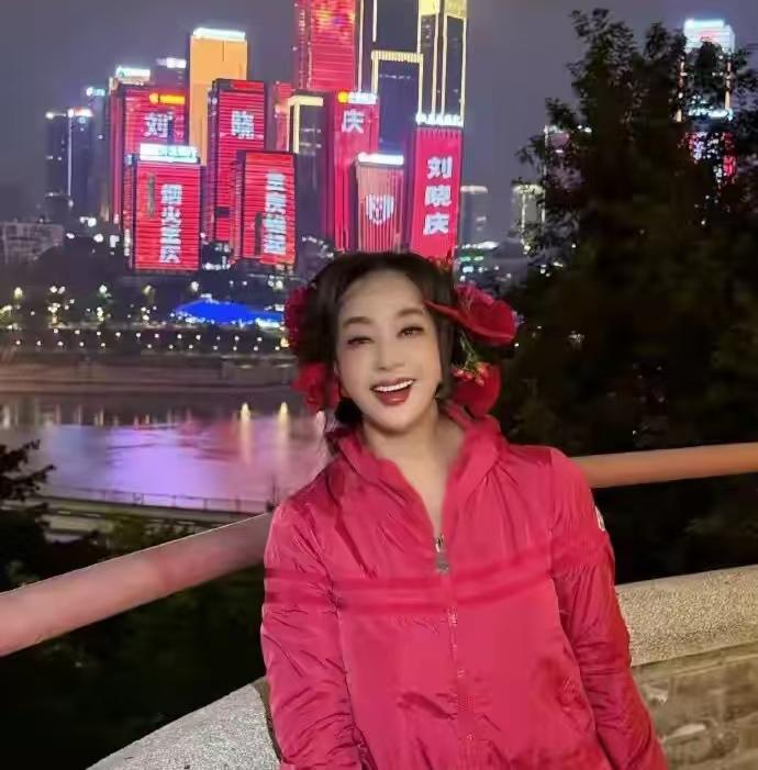 刘晓庆，愤怒了！3月25日下午，75岁的刘晓庆连发三条动态，罕见动怒。起因是