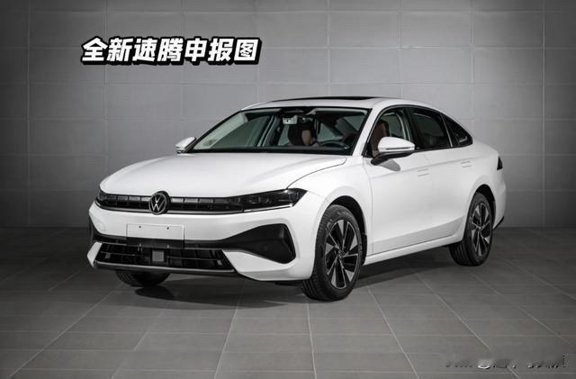 全新大众速腾实车曝光，很像小号迈腾Pro。前格栅缩小下移，后灯组简洁犀利，门把