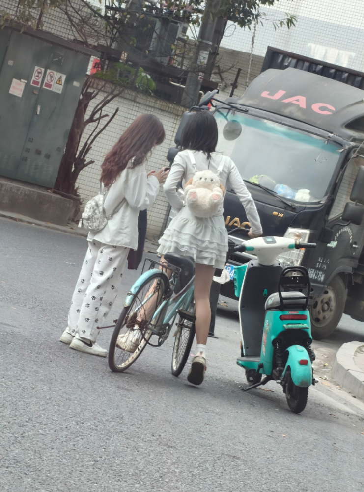 搞不懂闺蜜为什么要骑这种自行车