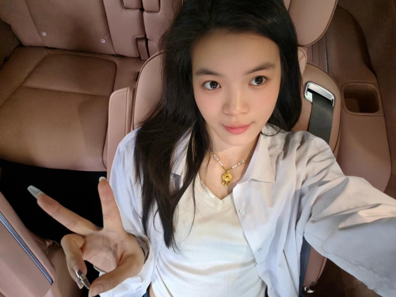 今天同事去零跑店里试了D19，回来一直跟我夸，这车是真不错。她说印象最深的就是