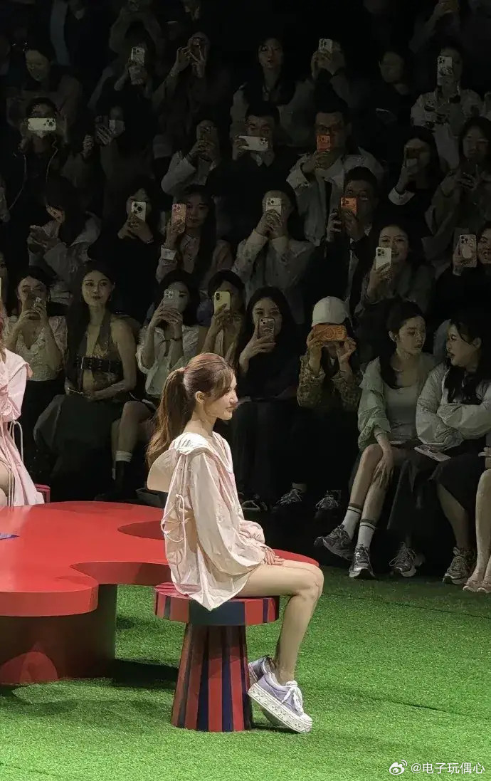 不愧是四川第一美人，名不虚传一眼惊艳。