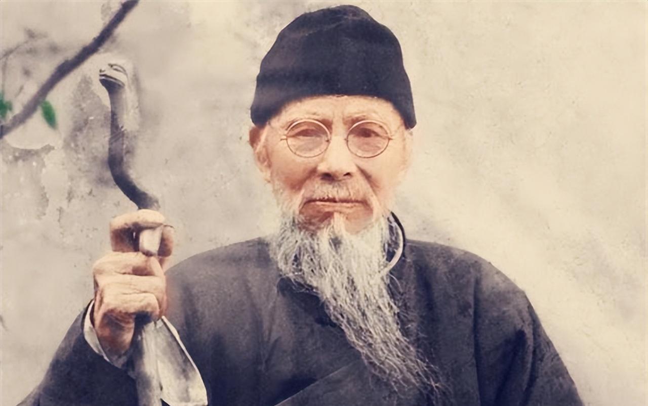齐白石15岁的时候还在学习木工活，1888年，20多岁才开始正式的系统学画，有一