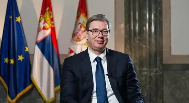 没想到当我国宣布参加俄罗斯卫国战争胜利日阅兵后，武契奇的病居然好了！贝尔格莱德
