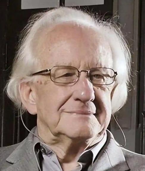 40年前，他预言苏联十年后必亡，20年后他再次预言，美国必然会在2025年年走向