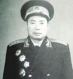 1938年，八路军344旅旅长出现空缺，朱德、徐海东、黄克诚都推荐了同一个人，可
