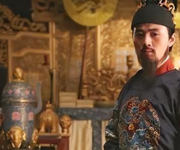1628年皇帝朱由检正在阅读奏章，忽然身体内有一种异样的感觉，他立即指着大殿里的