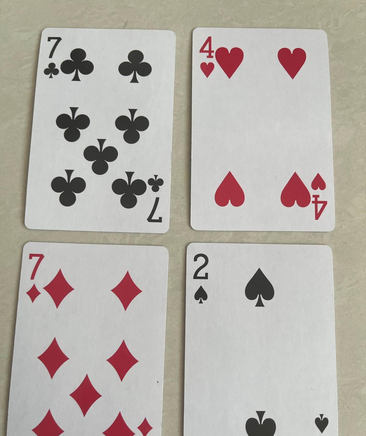 四张牌算不出24，智商真的不够用？有人饭局上靠这招，瞬间技惊四座。很多人拿到