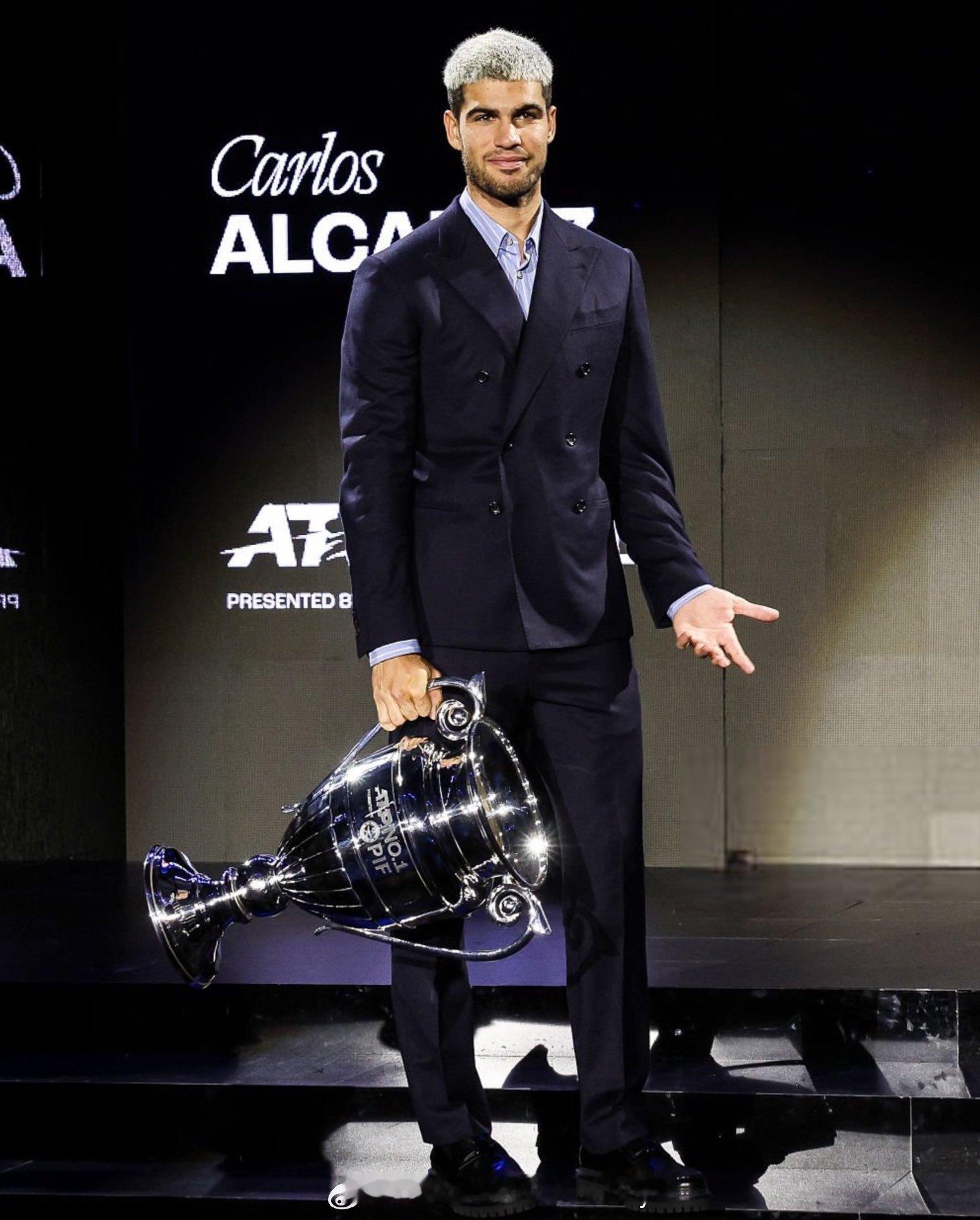 卡洛斯·阿尔卡拉斯2025赛季战绩：🏆鹿特丹站冠军🏆蒙特卡洛站冠军🥈