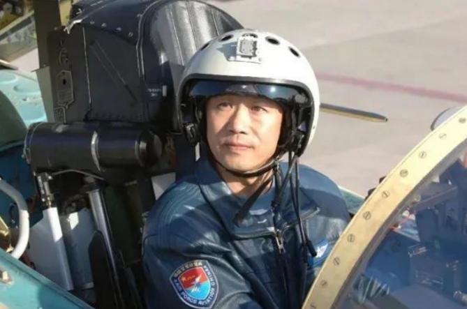 2005年5月，我国一架研发数十年的特殊战机，突然在试飞中“倒扣下坠”直冲地面，