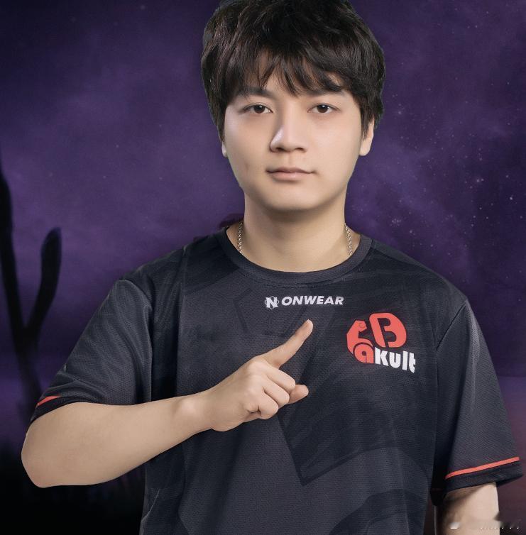 在马尔代夫旅游的呆妹儿吐槽皮鞋，说皮鞋这次旅游根本没来，然后走之前非要请大家吃个