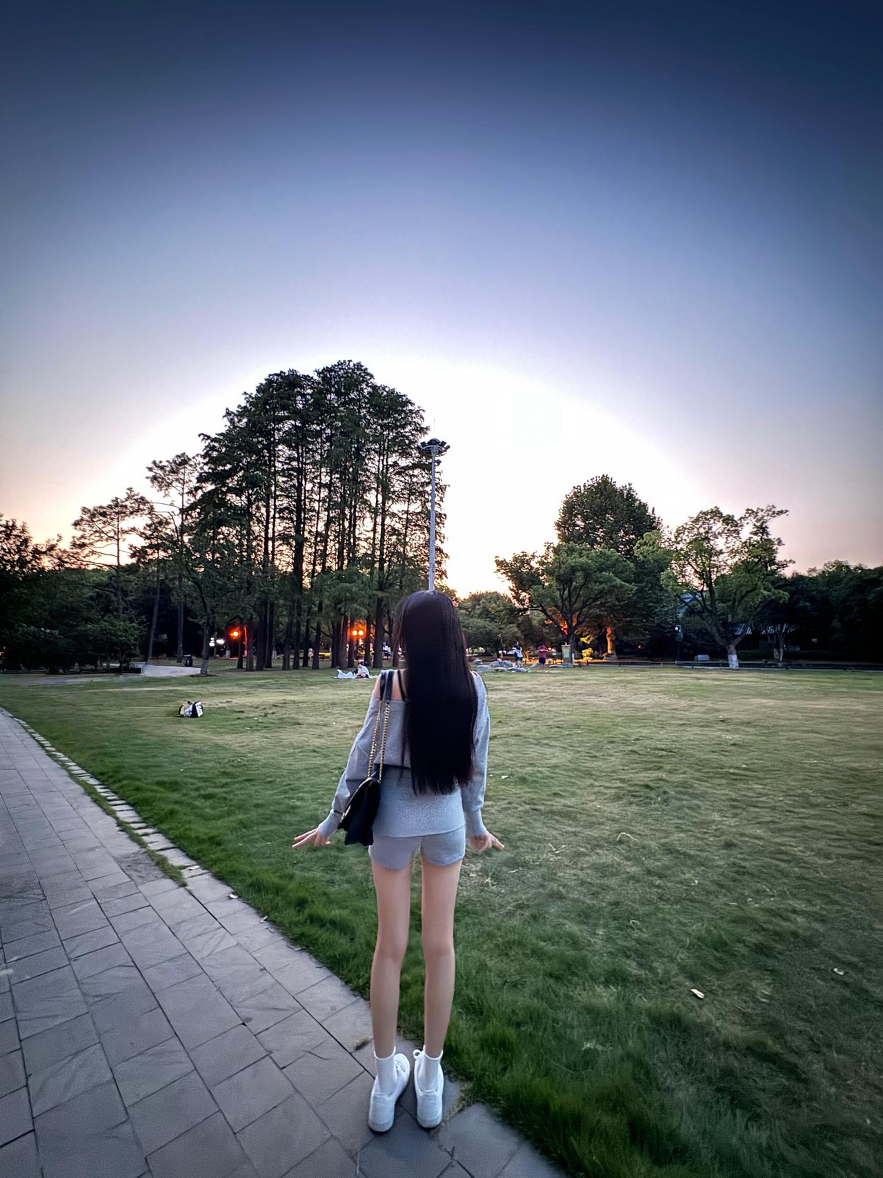 不孝顺父母的人，未必人品差。​对子女不好的人，也未必心肠坏。可有一点