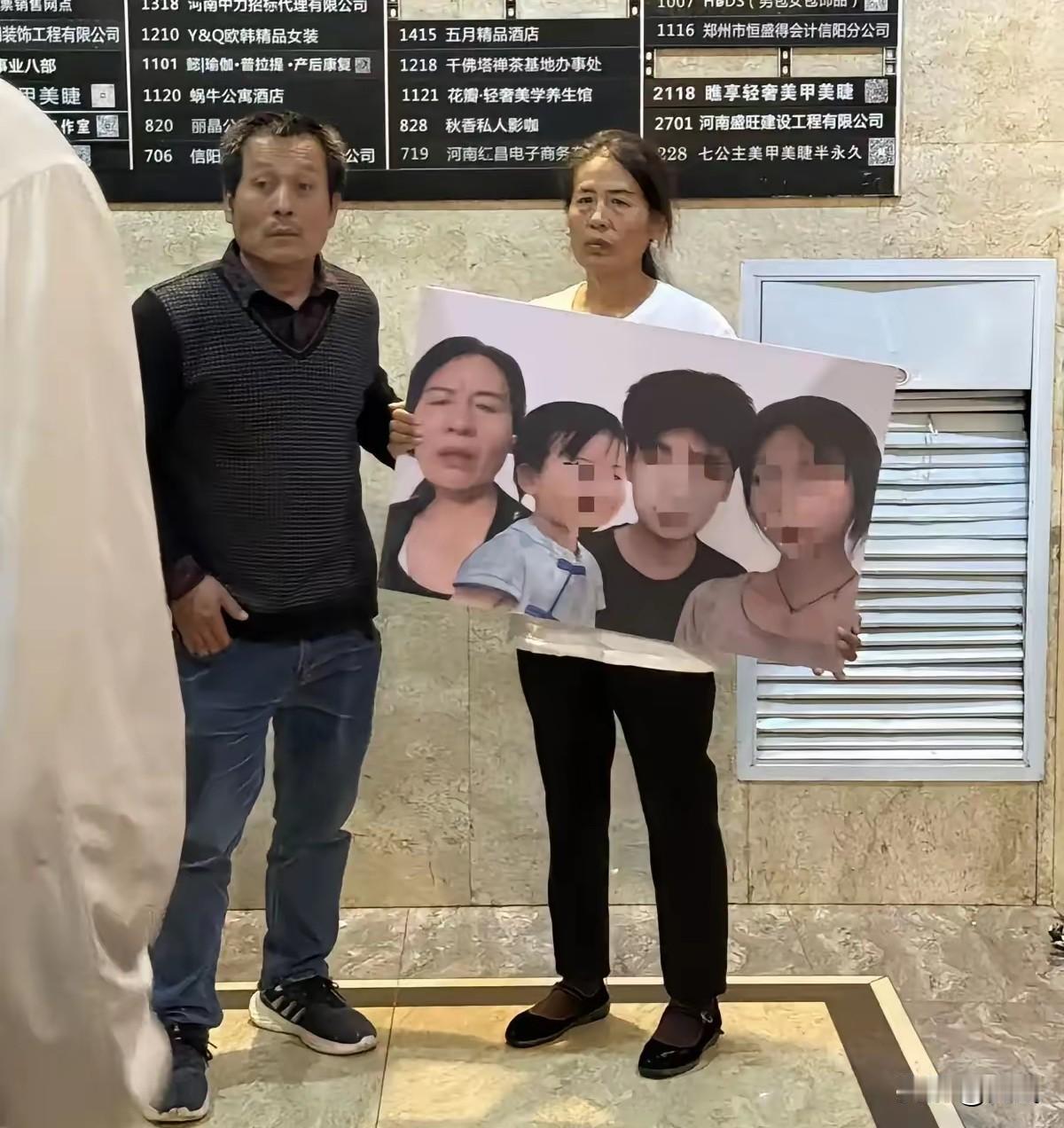 9月24日，信阳市中级人民法院的庭审现场，代女士的哭声刺破了法庭的寂静。她攥着已