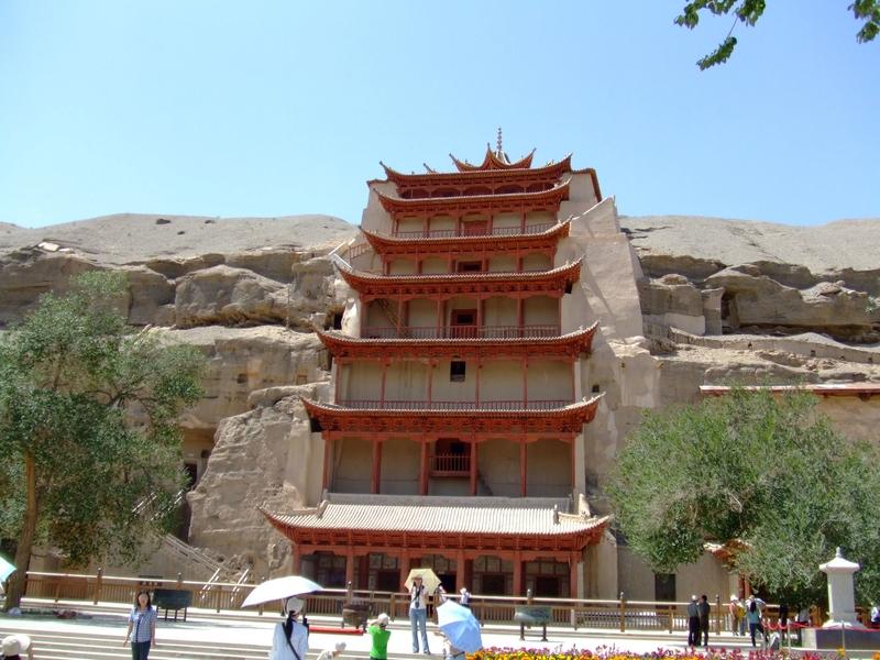 我也去过莫高窟、月牙泉、嘉峪关、麦积山和七彩丹霞，这些地方都超绝！莫高窟的壁画精