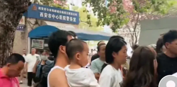 天水领导有担当，讲诚信，千里到西安帮助大伙！“咱们回去天水治疗好不好，带着孩子