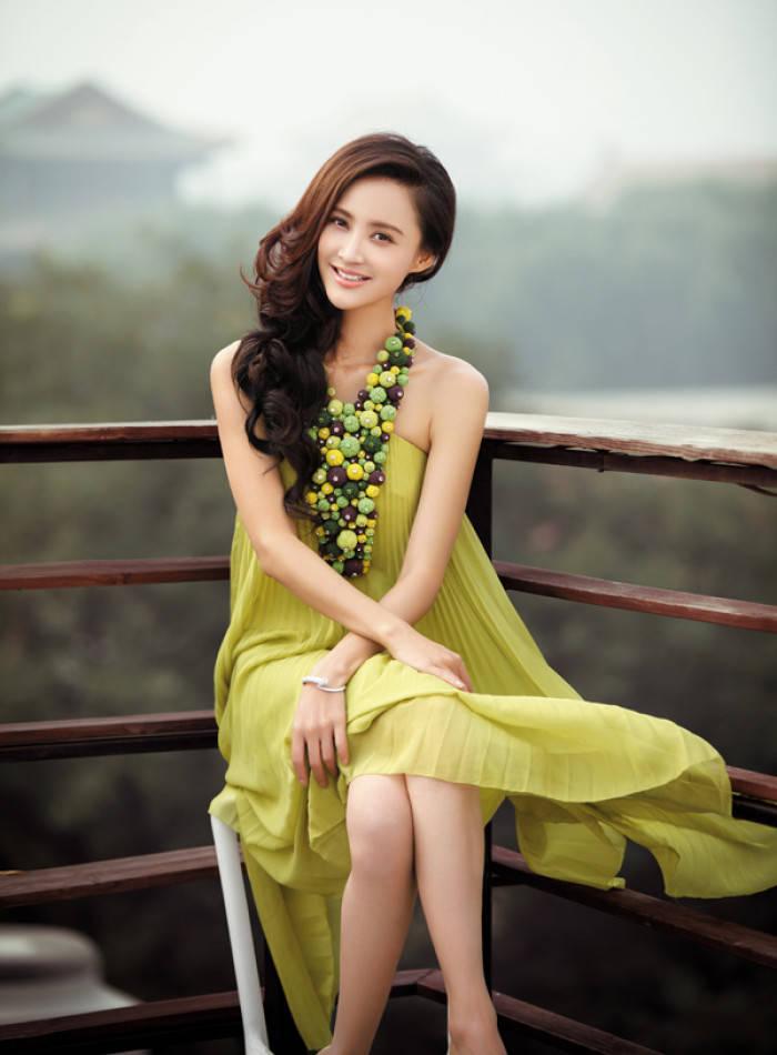 张歆艺是灵气与争议并存，敢爱敢闯的川籍女演员。中戏科班出身，早年是舞蹈演员，自