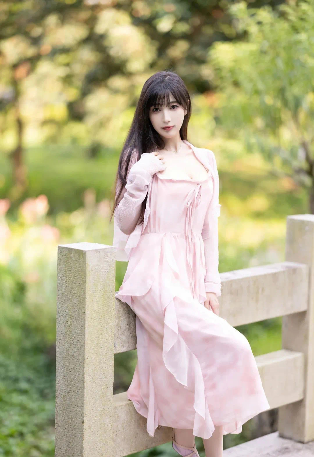 简约白裙，却美得惊心动魄