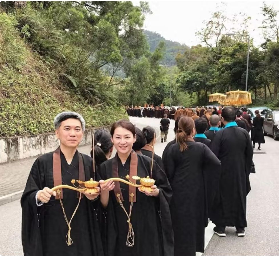 前TVB女星再婚嫁入豪门，住入过亿豪宅日子，如今长期潜心修佛