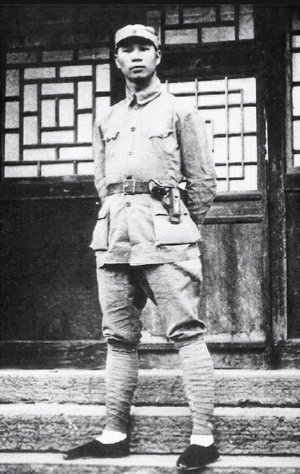 1941年8月，杨成武带领百姓转移，可无论怎么躲避，都会遇见日军。正在大