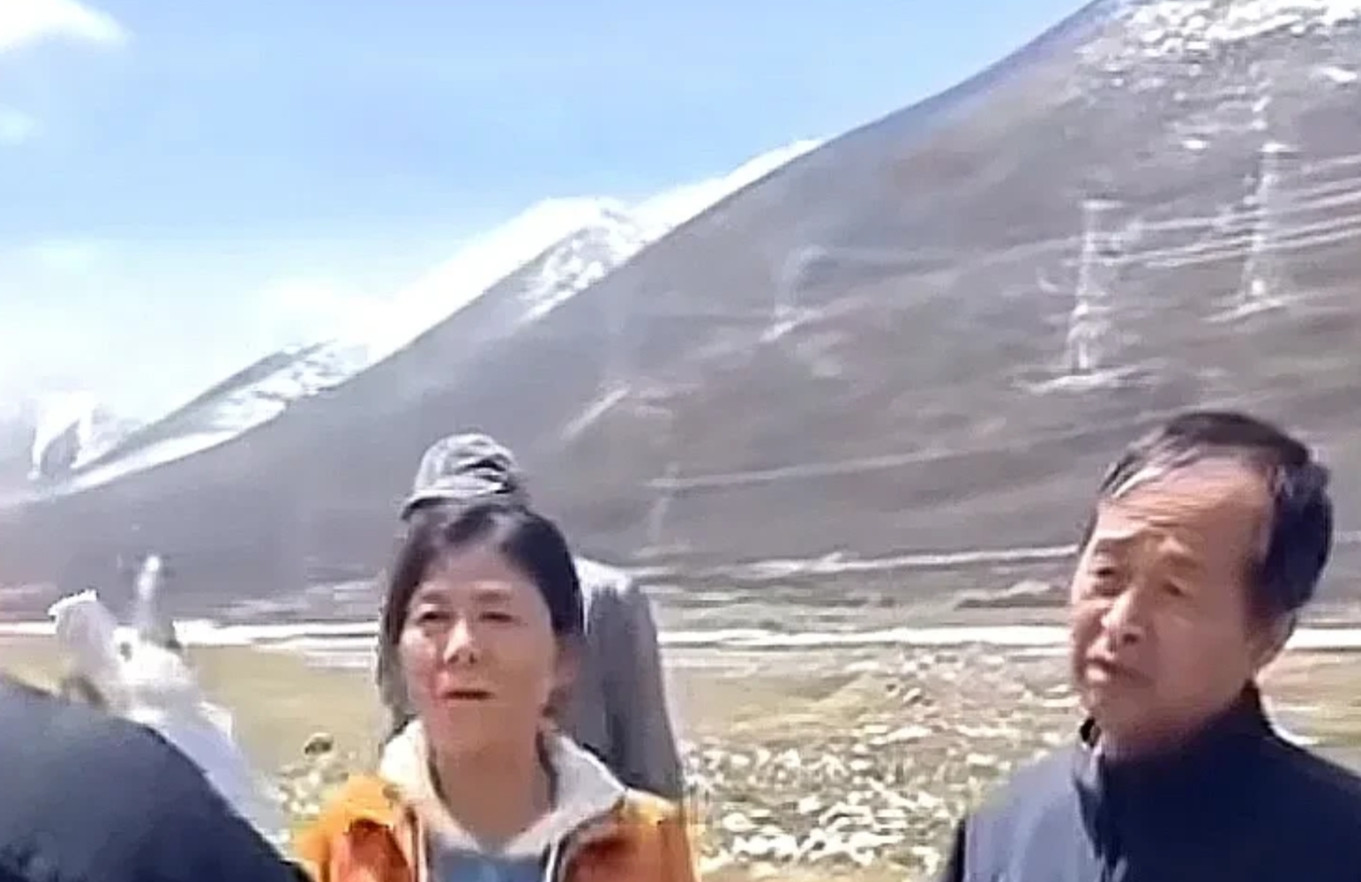 这俩口子要“火”！5月8日，某网友发了一段视频，著名的川藏线318
