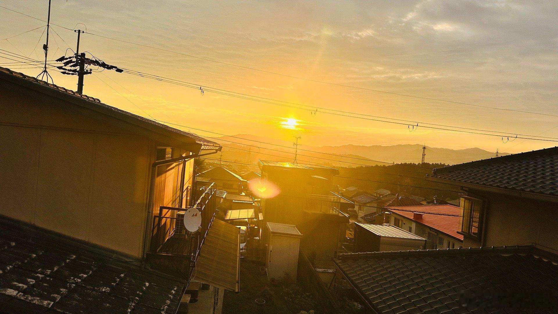 红彤彤的太阳，正在喷薄而出中～～🌅​​​